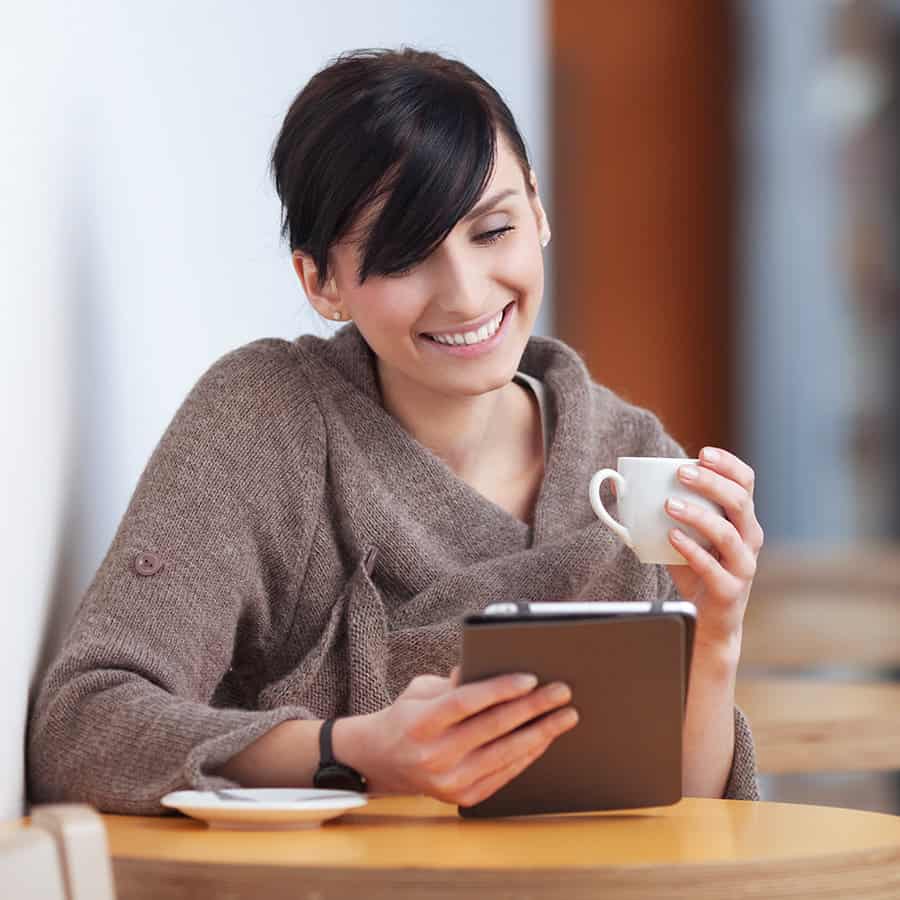 woman-reading-ipad