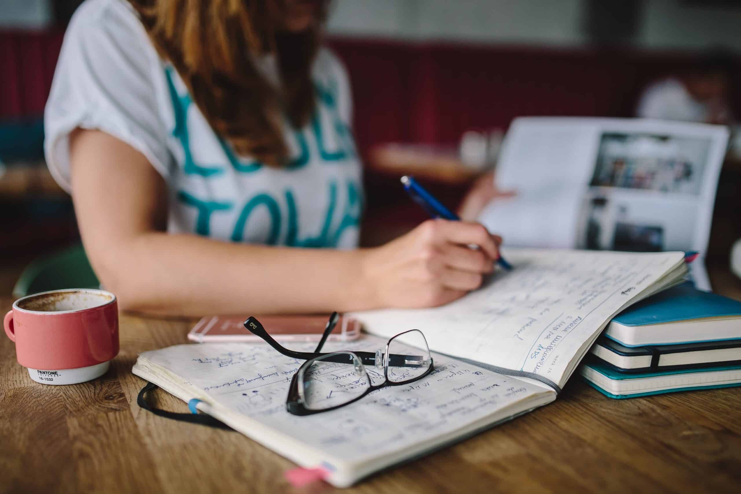 kaboompics_woman-writing-in-her-notebook-3615